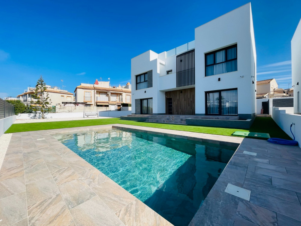Torrevieja, Alicante (HH-81318120) development image