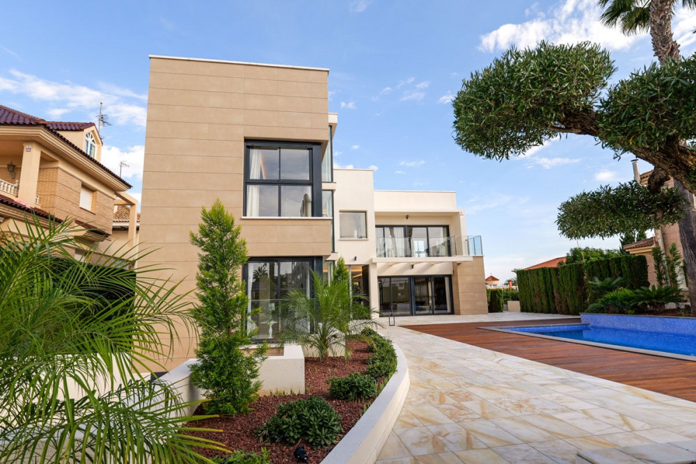 Torrevieja, Alicante (HH-44044309) development image